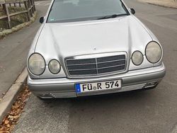 Silber Gebraucht 1998 Mercedes E200 Elegance Limousine | 2.500 € (Guter Preis)