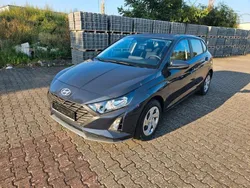 Grau Neu 2024 Hyundai i20 Comfort Limousine | 16.899 € (Guter Preis)