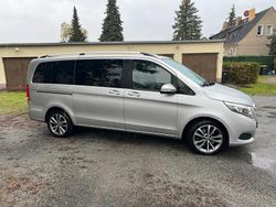 Silber Gebraucht 2018 Mercedes V250 Van / Kleinbus | 41.999 € (Fairer Preis)
