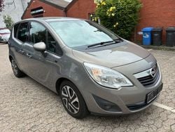 Braun Gebraucht 2012 Opel Meriva Design Edition Van / Kleinbus | 2.450 € (Guter Preis)