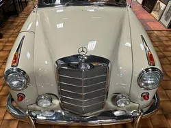 Beige Gebraucht 1960 Mercedes 220 SE Cabrio | 108.500 €