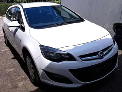 Weiß Gebraucht 2015 Opel Astra Kombi | 5.500 € (Guter Preis)