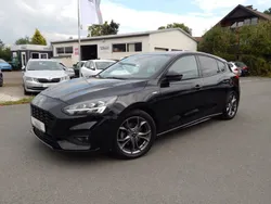 Iridiumschwarz metallic Gebraucht 2020 Ford Focus ST-Line Limousine | 19.290 € (Guter Preis)