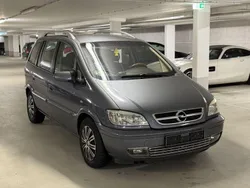 Grau Gebraucht 2005 Opel Zafira Njoy Van / Kleinbus | 2.200 € (Fairer Preis)