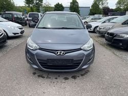 Grau Gebraucht 2014 Hyundai i20 Trend Limousine | 3.100 € (Guter Preis)