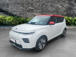 Schneeweiß mit rotem dach Gebraucht 2021 Kia Soul EV 3 SUV | 25.800 € (Etwas zu teuer)