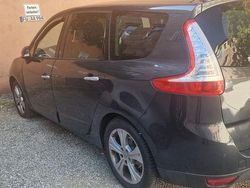 Schwarz Gebraucht 2010 Renault Scénic III Dynamique Van / Kleinbus | 4.490 € (Fairer Preis)
