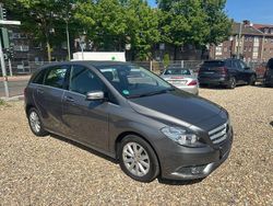 Grau Gebraucht 2012 Mercedes B180 Van / Kleinbus | 12.880 € (Fairer Preis)