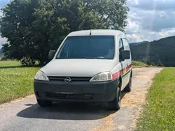 Weiß Gebraucht 2005 Opel Combo Van / Kleinbus | 2.499 €