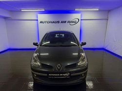 Grau Gebraucht 2006 Renault Clio III Dynamique Limousine | 2.799 € (Etwas zu teuer)