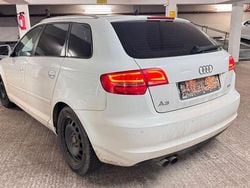 Weiß Gebraucht 2009 Audi A3 Ambiente Limousine | 2.500 € (Guter Preis)