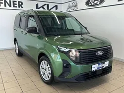 Grün Neu 2025 Ford Tourneo Courier Titanium Van / Kleinbus | 29.490 € (Etwas zu teuer)