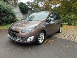 Braun Gebraucht 2012 Renault Scénic III Luxe Van / Kleinbus | 4.990 € (Etwas zu teuer)