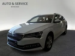 Moonweiss metallic Gebraucht 2024 Skoda Superb Style Kombi | 36.760 € (Guter Preis)