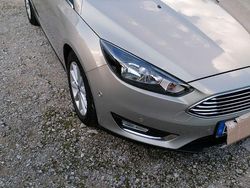 Grau Gebraucht 2016 Ford Focus Titanium Kombi | 9.800 € (Fairer Preis)
