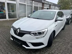 Gletscherweiss Gebraucht 2019 Renault Mégane IV Life Limousine | 9.999 € (Guter Preis)