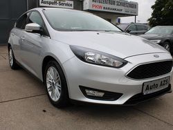 Silber Gebraucht 2017 Ford Focus Limousine | 7.680 € (Fairer Preis)