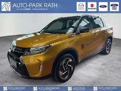 Solar yellow / cosmic black (schwarz) Gebraucht 2025 Suzuki Vitara Comfort+ SUV | 24.990 € (Etwas zu teuer)