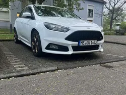 Weiß Gebraucht 2016 Ford Focus ST Kleinwagen | 6.700 € (Superpreis)