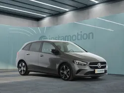 Grau Gebraucht 2023 Mercedes B200 Progressive Van / Kleinbus | 40.646 €