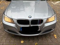 Blau Gebraucht 2009 BMW 318 Limousine | 4.000 € (Guter Preis)