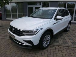 Pure white Gebraucht 2022 VW Tiguan Life SUV | 34.490 € (Teuer)