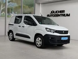 Weiß Gebraucht 2024 Peugeot Partner Premium Van / Kleinbus | 18.490 € (Guter Preis)