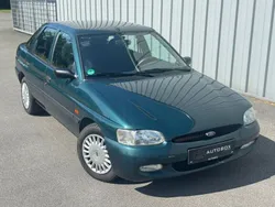 Grün Gebraucht 1998 Ford Escort Limousine | 2.499 € (Teuer)