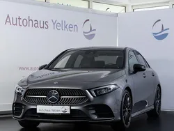 Grau Gebraucht 2019 Mercedes A200 AMG line Limousine | 24.790 € (Etwas zu teuer)