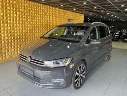 Grau Gebraucht 2016 VW Touran Highline Van / Kleinbus | 14.400 € (Fairer Preis)