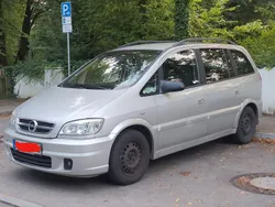 Silber Gebraucht 2005 Opel Zafira Van / Kleinbus | 2.400 €