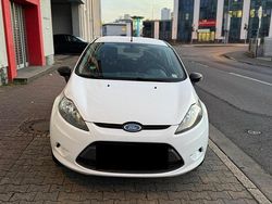 Weiß Gebraucht 2009 Ford Fiesta Kleinwagen | 3.100 €