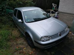 Silber Gebraucht 2000 VW Golf IV Kleinwagen | 1.200 € (Guter Preis)