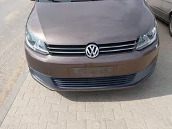 Braun Gebraucht 2011 VW Touran Van / Kleinbus | 4.899 € (Fairer Preis)