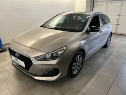 Weiß Gebraucht 2018 Hyundai i30 Passion Kombi | 10.980 € (Etwas zu teuer)
