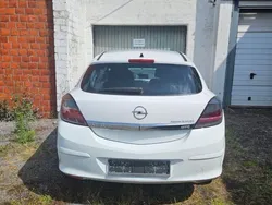 Weiß Gebraucht 2009 Opel Astra GTC Innovation Limousine | 2.200 € (Superpreis)