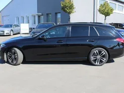 Ung. schwarz unilack Gebraucht 2022 Mercedes C220 Night Kombi | 29.980 € (Fairer Preis)