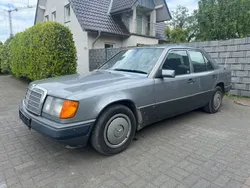 Grau Gebraucht 1993 Mercedes E200 Limousine | 3.700 €