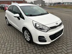 Weiß Gebraucht 2016 Kia Rio 2 Limousine | 7.480 € (Fairer Preis)