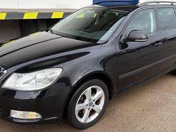 Schwarz Gebraucht 2013 Skoda Octavia Kombi | 4.490 € (Superpreis)