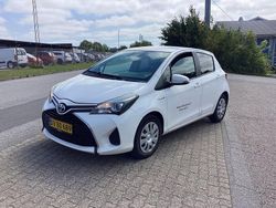 Weiß Gebraucht 2016 Toyota Yaris Hybrid Van | 6.624 €