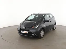 Grau Gebraucht 2015 Toyota Aygo X-play Kleinwagen | 8.100 € (Fairer Preis)