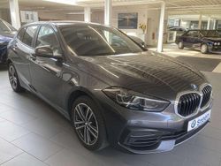 Mineralgrau metallic Gebraucht 2021 BMW 118 Advantage Kleinwagen | 23.390 € (Etwas zu teuer)