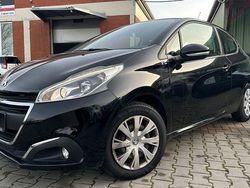 Schwarz Gebraucht 2016 Peugeot 208 Active Kleinwagen | 6.999 € (Fairer Preis)