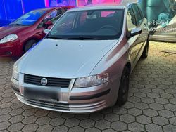 Grau Gebraucht 2002 Fiat Stilo Kleinwagen | 350 €