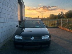 Schwarz Gebraucht 2001 VW Golf IV Kleinwagen | 1.000 € (Fairer Preis)