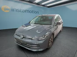 Grau Gebraucht 2024 VW Golf VIII Kleinwagen | 24.049 € (Guter Preis)