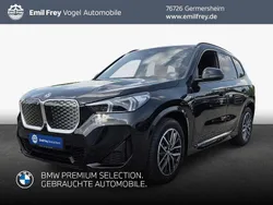Saphirschwarz metallic Gebraucht 2025 BMW iX1 M Sport SUV | 54.990 € (Teuer)