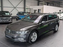 Grau Gebraucht 2022 VW Passat Business Kombi | 21.900 € (Fairer Preis)