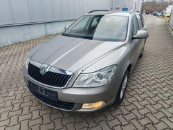 Beige Gebraucht 2012 Skoda Octavia Elegance Kombi | 3.880 € (Superpreis)
